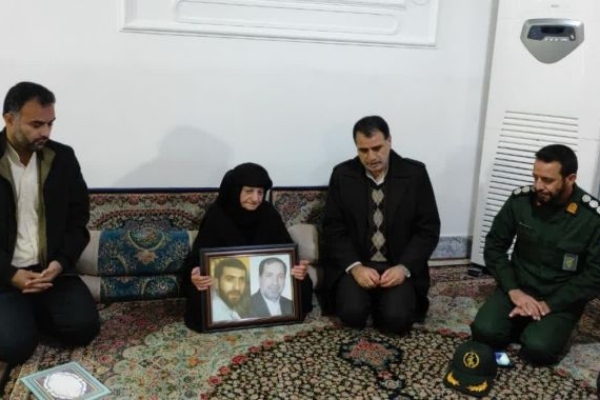 دیدار مسئولین سرپل‌ذهاب با خانواده های شهداء و جانبازان دفاع مقدس