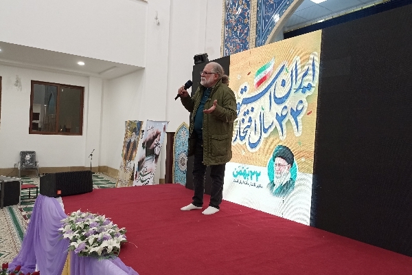 مراسم جشن میلاد امیرالمومنین (ع) با حضور آحاد مختلف مردم در حرم مطهر احمد ابن اسحاق (ره) سرپلذهاب برگزار شد.