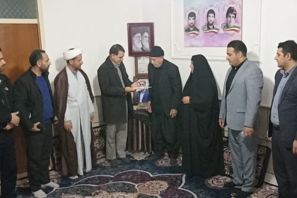 دیدار و تقدیر فرماندار سرپل‌ذهاب از خانواده های شهید والامقام شهرستان