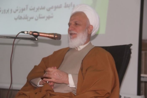 دیدار نماینده مجلس خبرگان رهبری با فرهنگیان سرپل‌ذهاب