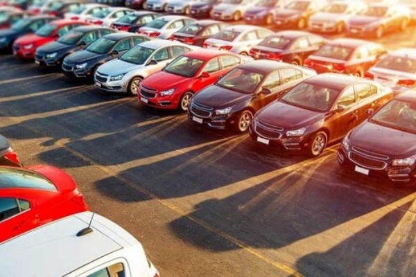ثبت‌نام حدود ۱۲۰ هزار نفر برای خودروهای وارداتی/ قرعه‌کشی احتمالا ۱۶ اسفند ماه