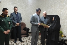 دیدار مسئولین شهرستان با خانواده معظم شهداء