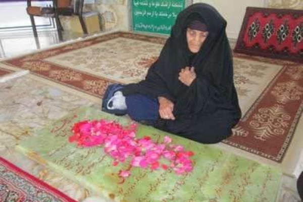 مادر شهید حشمت اله امینی به فرزند شهیدش پیوست