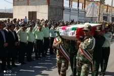 تشییع پیکر پاک پدر شهیدان آرایشی بر دستان مردم قدرشناسی سرپل‌ذهاب