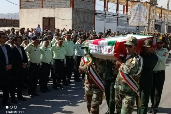 تشییع پیکر پاک پدر شهیدان آرایشی بر دستان مردم قدرشناسی سرپل‌ذهاب