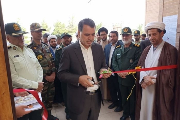 افتتاح نمایشگاه عکس «خرمشهر» به مناسبت سالروز آزادسازی خرمشهر در جوارحرم احمدابن اسحاق(ره) در سرپل ذهاب