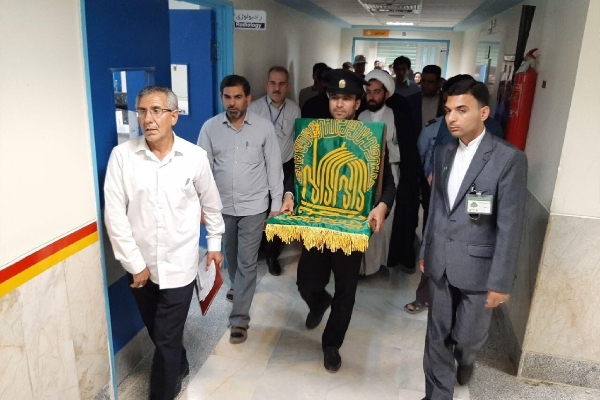 حضور کاروان خورشید آستان قدس رضوی به همراه پرچم رضوی در شهرستان سرپل ذهاب