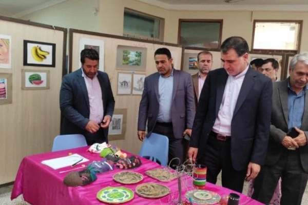 برگزاری نمایشگاه دست سازه ها وآثار هنری برگزیده ی دانش آموزان دختر شهرستان سرپل ذهاب