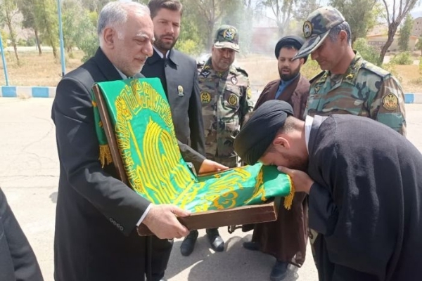 کاروان زیر سایه خورشید با استقبال دلاور مردان تیپ ۷۱ پ.م پادگان ابوذر وارد سرپل ذهاب شد