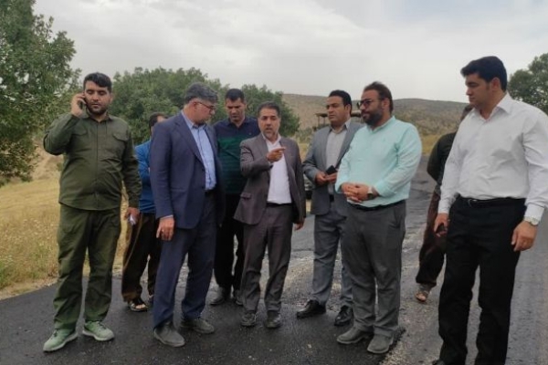 بازدید مسئولین استانی و نماینده مردم در مجلس شورای اسلامی از روند آسفالت راه های روستایی در حوزه انتخابیه سرپل ذهاب و گیلانغرب