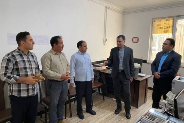 بازدید سرزده فرماندار از ادارات و  بانک ها شهرستان