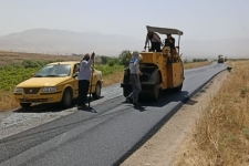 آغاز عملیات آسفالت و بهسازی راه روستای پِس پِس در بخش مرکزی شهرستان سرپل ذهاب