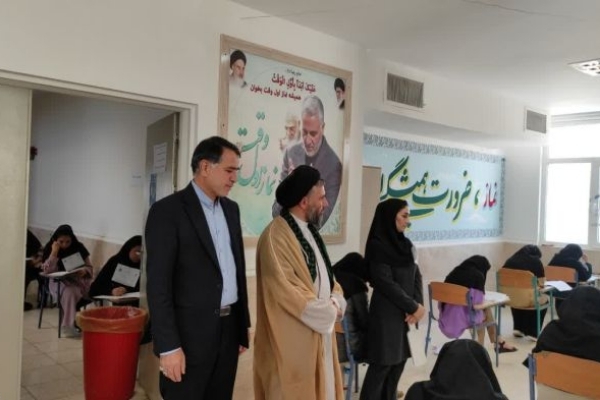 بازدید امام جمعه،فرماندار و جمعی از مسئولین از حوزه های آزمون کنکور سراسری در شهرستان سرپلذهاب