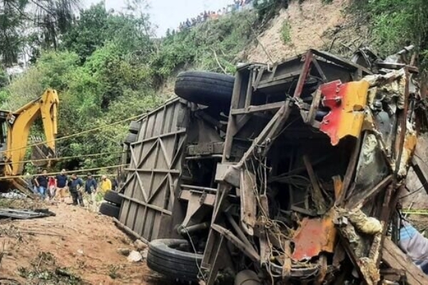 تصادف اتوبوس با ۴۸ کشته و زخمی در مکزیک