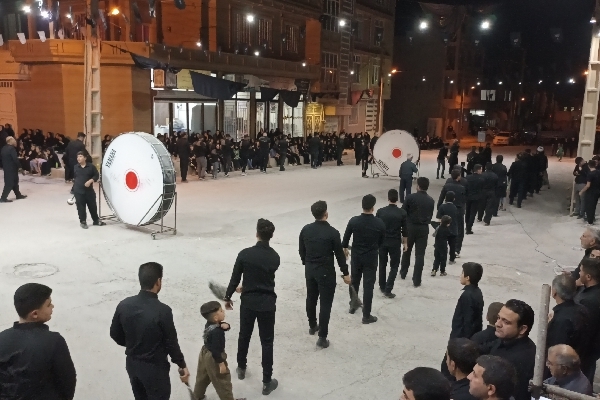 اقامه عزای حسینی در چهارمین شب از ایام محرم در هیأت عزاداری سرپلذهاب