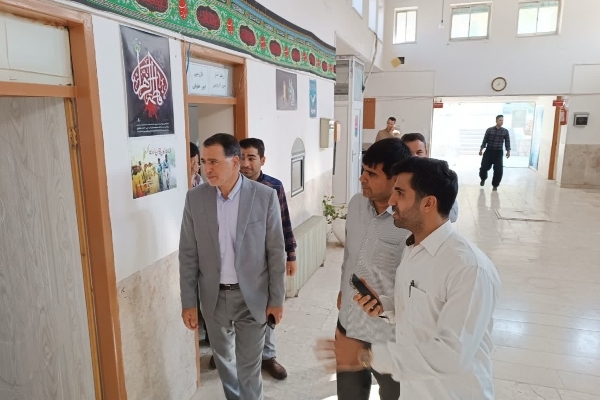 بازدید سرزده فرماندار سرپل‌ذهاب از ادارات شهرستان