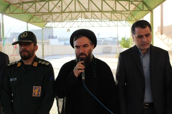 گلزار شهدای سرپل‌ذهاب در جوارحرم احمد ابن اسحاق (ره) عطرافشانی و غبارروبی شد