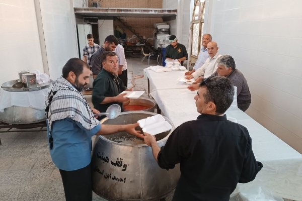 پخت یک هزار و ۵۰۰ پُرس غذای گرم در شب شهادت امام حسن عسکری(ع) در شهرستان