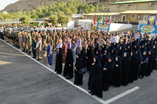 مراسم صبحگاه مشترک نیروهای نظامی به مناسبت هفته دفاع مقدس در سرپل ذهاب