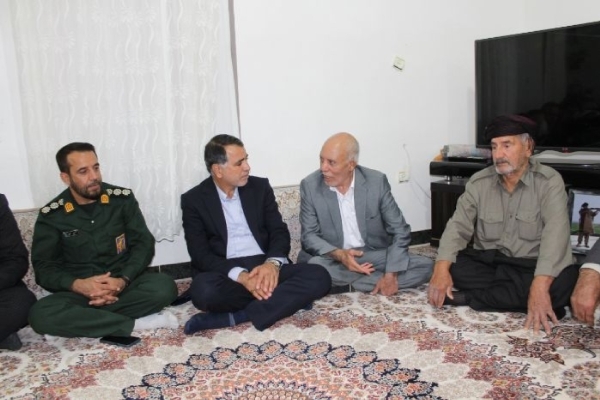 دیدار مسئولین شهرستان سرپلذهاب با جمعی از یادگاران هشت سال دفاع مقدس