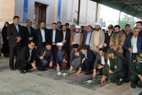 آيين گلباران و غبارروبی مزار شهدای سرپل ذهاب به روایت تصویر