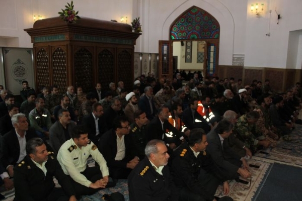 دیدار فرماندار ، فرمانده سپاه،جمعی از مسئولین و بسیجیان سرپل‌ذهاب با امام جمعه موقت شهرستان