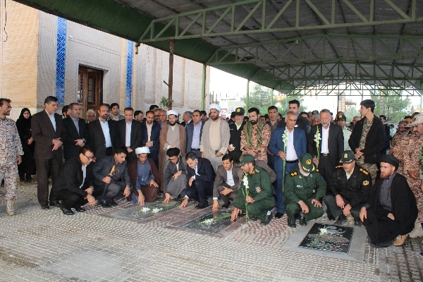 مزار شهدا شهرستان سرپلذهاب غبارروبی و عطرافشانی شد