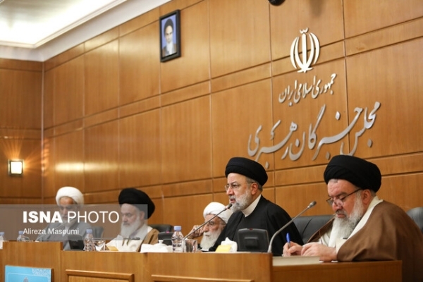 به مجلس قوی نیاز داریم/ روحانیت مطمئن‌ترین گروه مرجع است