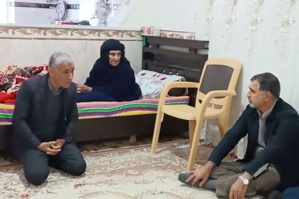 دیدار و دلجویی فرماندار سرپل ذهاب از خانواده‌های شهدا و جانبازان شهرستان