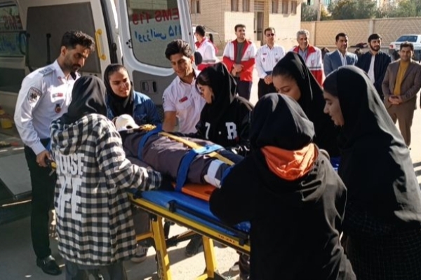 برگزاری مانور ایمنی در برابر زلزله در مدارس شهرستان