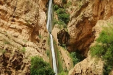 آبشار پیران سرپل ذهاب در انتظار بازگشایی راه دسترسی!