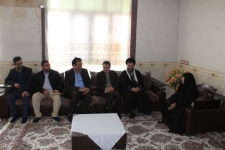 امام‌جمعه و فرماندار سرپل‌ذهاب از ۲ خانواده‌ی‌شهیدسرپل‌ذهابی تقدیرکردند