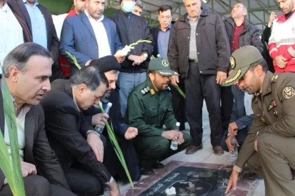 گلزار شهدای سرپل‌ذهاب غبارروبی و عطرافشانی شد