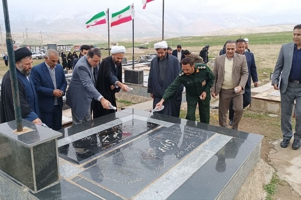 مزارشهدای روستای‌سرباغ‌گلین در سرپل‌ذهاب غبارروبی شد