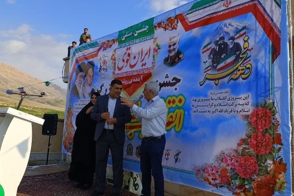 برگزاری مراسم جشن‌انقلاب درروستای‌آیینه بخش‌مرکزی