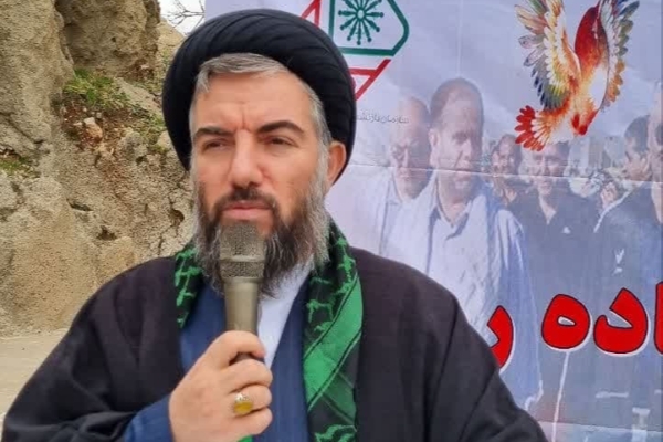 همایش‌بزرگ پیاده‌روی بازنشستگان در شهرستان سرپل‌ذهاب برگزار شد