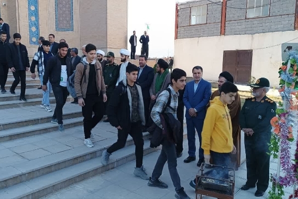 سومین‌گروه ازکاروان راهیان‌نوردانش‌آموزی سرپل‌ذهاب به مناطق‌عملیاتی‌غرب اعزام شدند