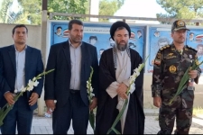 غبارروبی مزار شهدای حرم مطهراحمدبن اسحاق (ره)به‌مناسبت روزارتش