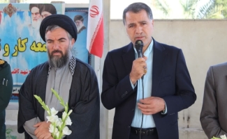 غبارروبی و عطرافشانی مزارشهدای شهرستان