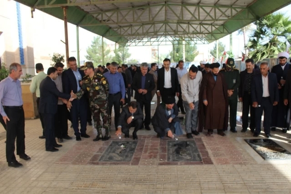 عطرافشانی مزارشهدای شهرستان بمناسبت هفته مقام معلم