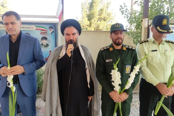 آیین غبارروبی و عطرافشانی مزار شهدای احمدابن اسحاق (ره) سرپل‌ذهاب برگزار شد