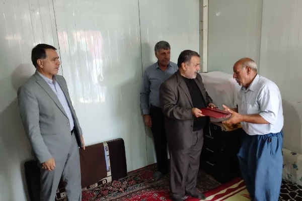 دیدار مسئولین شهرستان با خانواده شهدای «غریب در اسارت»