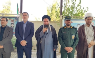 غبار روبی مزار شهدای شهرستان سرپل‌ذهاب در حرم احمد ابن اسحاق(ره) به مناسبت هفته دولت