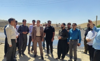 بازدید مسئولین سرپل ذهاب از عملیات آسفالت روستای کلاشی عبدالقادر بخش دشت ذهاب