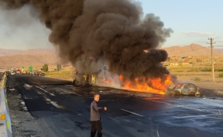 برخورد یک دستگاه تانکر سوخت با سواری سمند حادثه ساز شد