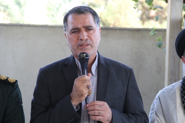 آیین غبارروبی و عطر افشانی مزار شهدای احمد ابن اسحاق (ره) سرپلذهاب به مناسبت گرامیداشت هفته دفاع مقدس