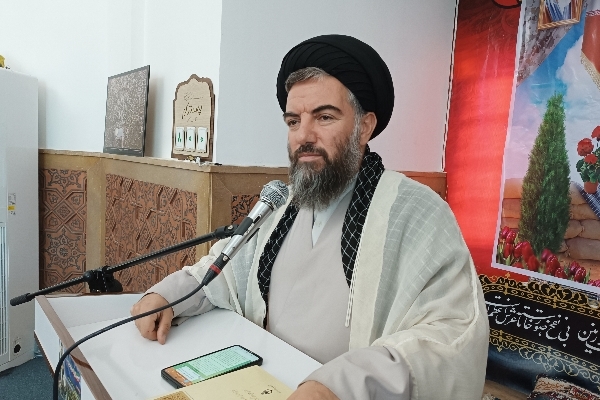 دیدار جمعی از مسئولان و بسیجیان سرپلذهابی با امام جمعه شهرستان به مناسبت هفته دفاع مقدس