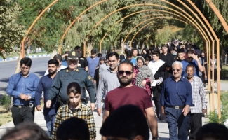 به مناسبت هفته دفاع مقدس همایش پیاده روی خانوادگی در شهرستان سرپل ذهاب برگزار شد