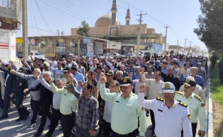 مردم ولایت مدار شهرستان سرپل ذهاب در محکومیت جنایت های رژیم صهیونیستی بعد از نماز جمعه راهپیمایی کردند.