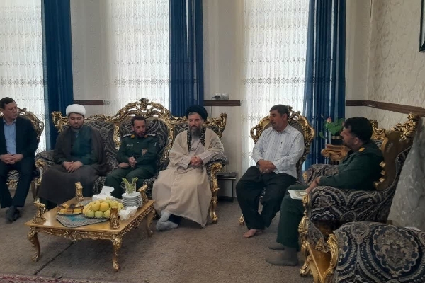 دیدار مسئولین شهرستان با خانواده معظم شهداء